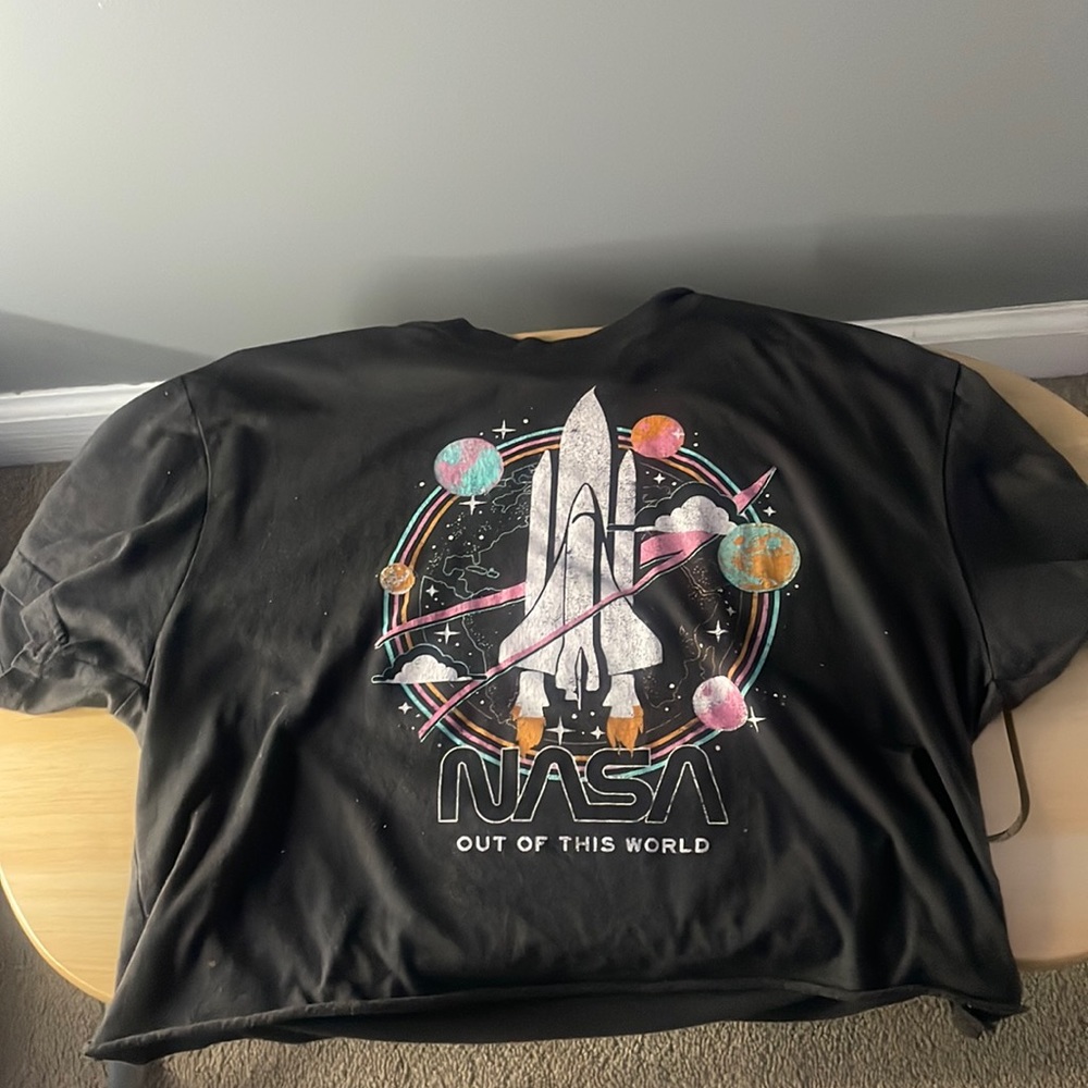 Womens Medium Fifth Sun Dark Grey Shortsleeved Nasa Crop top